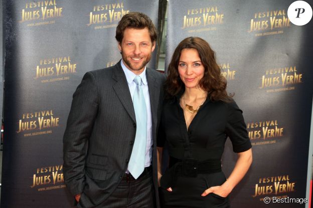 Jamie Bamber et sa femme Kerry Norton - Photocall de la dernière saison de la série "Battlestar Galactica" lors du Festival Jules Vernes 2009.