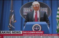 Snoop Dogg et un faux Donald Trump maquillé en clown se partagent la vedette du clip de la chanson "Lavender". Mars 2017.