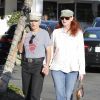 Robert Blake et sa fiancée Pamela Hudak dans les rues de Beverly Hills le 13 mars 2017. L'acteur américain, célèbre dans les années 1970 pour son interprétation de l'inspecteur Baretta à la télévision, a été innocenté du meurtre de sa seconde épouse (assassinée en 2001) par un tribunal de Los Angeles en 2005.
