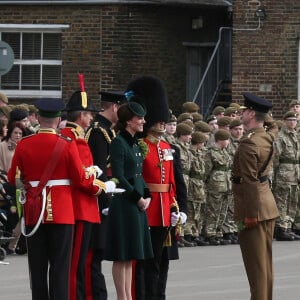 Le prince William et la duchesse Catherine de Cambridge assistaient à la parade de la Saint-Patrick avec le régiment des Irish Guards aux Cavalry Barracks du régiment des Irish Guards à Hounslow, dans l'ouest de Londres, le 17 mars 2017.