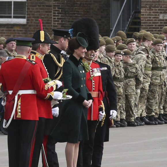 Le prince William et la duchesse Catherine de Cambridge assistaient à la parade de la Saint-Patrick avec le régiment des Irish Guards aux Cavalry Barracks du régiment des Irish Guards à Hounslow, dans l'ouest de Londres, le 17 mars 2017.