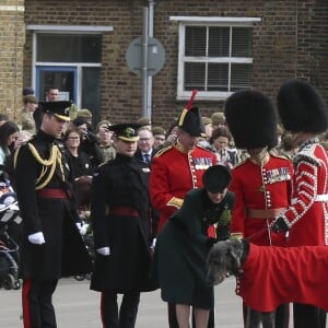 Le prince William et la duchesse Catherine de Cambridge assistaient à la parade de la Saint-Patrick avec le régiment des Irish Guards aux Cavalry Barracks du régiment des Irish Guards à Hounslow, dans l'ouest de Londres, le 17 mars 2017.