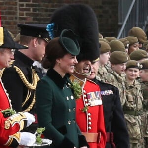 Le prince William et la duchesse Catherine de Cambridge assistaient à la parade de la Saint-Patrick avec le régiment des Irish Guards aux Cavalry Barracks du régiment des Irish Guards à Hounslow, dans l'ouest de Londres, le 17 mars 2017.