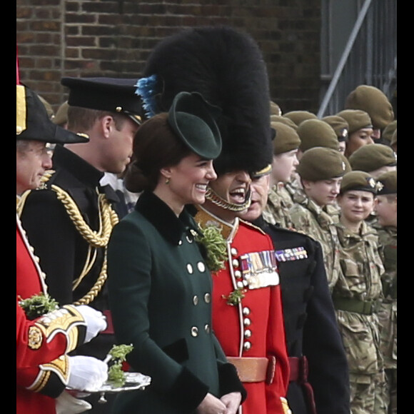 Le prince William et la duchesse Catherine de Cambridge assistaient à la parade de la Saint-Patrick avec le régiment des Irish Guards aux Cavalry Barracks du régiment des Irish Guards à Hounslow, dans l'ouest de Londres, le 17 mars 2017.