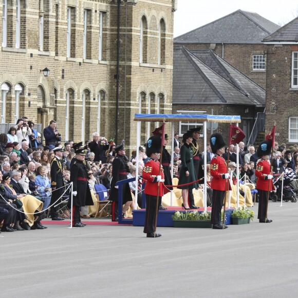 Le prince William et la duchesse Catherine de Cambridge assistaient à la parade de la Saint-Patrick avec le régiment des Irish Guards aux Cavalry Barracks du régiment des Irish Guards à Hounslow, dans l'ouest de Londres, le 17 mars 2017.