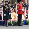 Le prince William et la duchesse Catherine de Cambridge ont assisté à la parade de la Saint-Patrick et distribué le trèfle porte-bonheur aux membres des Irish Guards aux Cavalry Barracks du régiment à Hounslow, dans l'ouest de Londres, le 17 mars 2017.