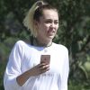 Exclusif - Miley Cyrus et son fiancé Liam Hemsworth sont allés se balader en amoureux sur les hauteurs de Los Angeles, le 16 mars 2017 