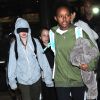 Angelina Jolie arrive avec ses enfants Maddox, Zahara, Shiloh, Vivienne, Knox et Pax Jolie-Pitt à l'aéroport de LAX à Los Angeles, le 17 mars 2017