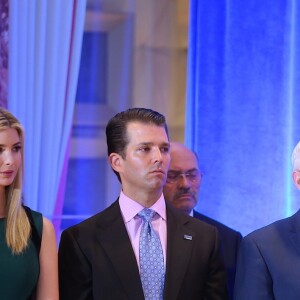 Eric Trump, Ivanka Trump, Donald Trump Jr, et le futur Vice Président Mike Pence à la Conférence de presse de Donald Trump à la Trump Tower à New York le 11 janvier 2017.