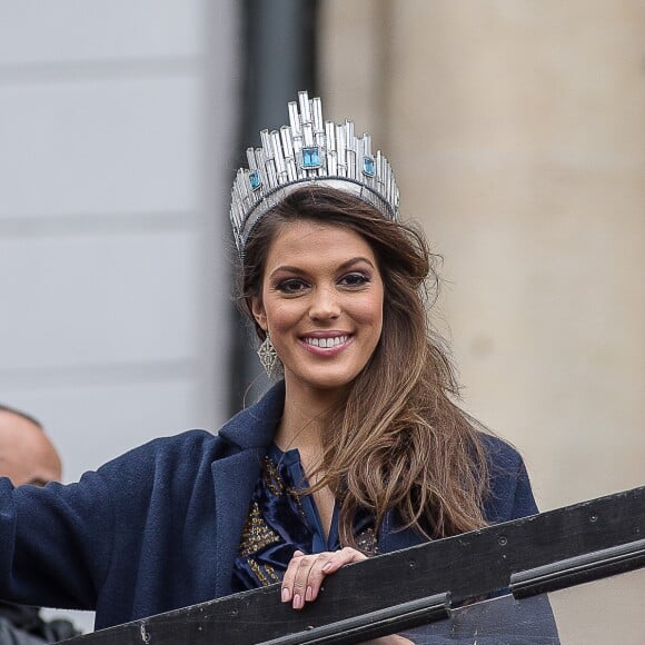 Iris Mittenaere de retour à Lille, sa ville natale, après son sacre de Miss Univers 2017. Elle est arrivée par le train, a défilé dans un bus sur la rue principale et a terminé au balcon du journal "La Voix du Nord", le 19 mars 2017. © Stéphane Vansteenkiste/Bestimage