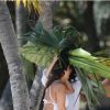 Le mannequin Ashley Graham en plein shooting sur la plage de Miami, le 21 mars 2017. © CPA/Bestimage