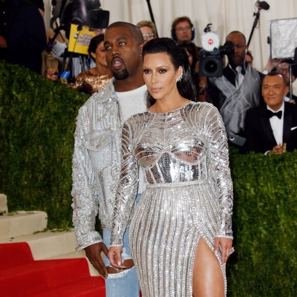 Kim Kardashian et son mari Kanye West (lentilles de contact bleues) à la Soirée Costume Institute Benefit Gala 2016 (Met Ball) sur le thème de "Manus x Machina" au Metropolitan Museum of Art à New York, le 2 mai 2016. © Charles Guerin/Bestimage