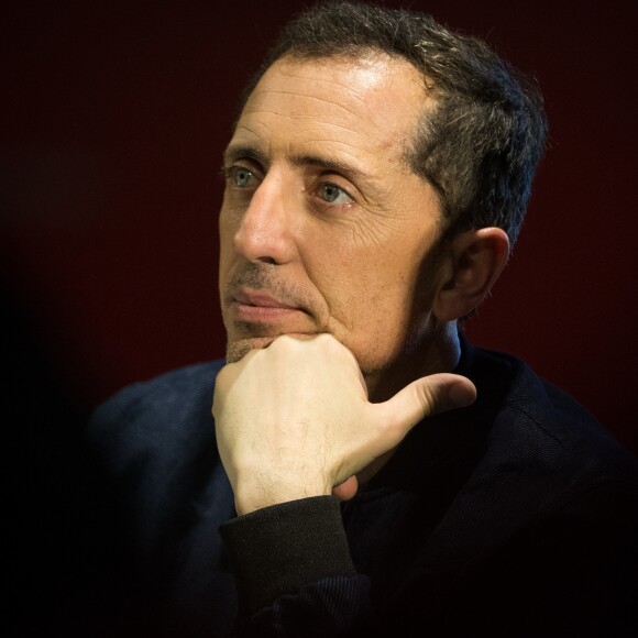 Exclusif - Gad Elmaleh lors d'une séance de dédicace pour sa bande dessinée (BD) ''Le Blond'' à la FNAC Saint-Lazare à Paris, le 17 mars 2017. © Tiziano Da Silva / Bestimage