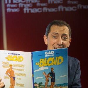 Exclusif - Gad Elmaleh lors d'une séance de dédicace pour sa bande dessinée (BD) ''Le Blond'' à la FNAC Saint-Lazare à Paris, le 17 mars 2017. © Tiziano Da Silva / Bestimage