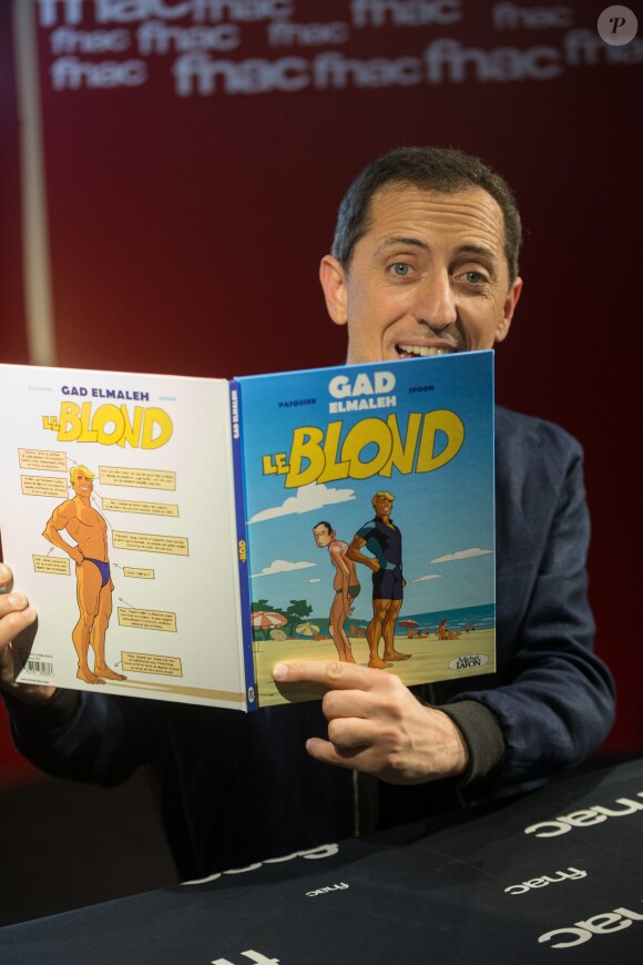 Exclusif - Gad Elmaleh lors d'une séance de dédicace pour sa bande dessinée (BD) ''Le Blond'' à la FNAC Saint-Lazare à Paris, le 17 mars 2017. © Tiziano Da Silva / Bestimage