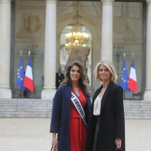 Semi-Exclusif - Iris Mittenaere (Miss Univers) et Sylvie Tellier au Palais de l'Elysée pour rencontrer le Président de la République F. Hollande et visiter l'Elysée à Paris, le 18 mars 2017.