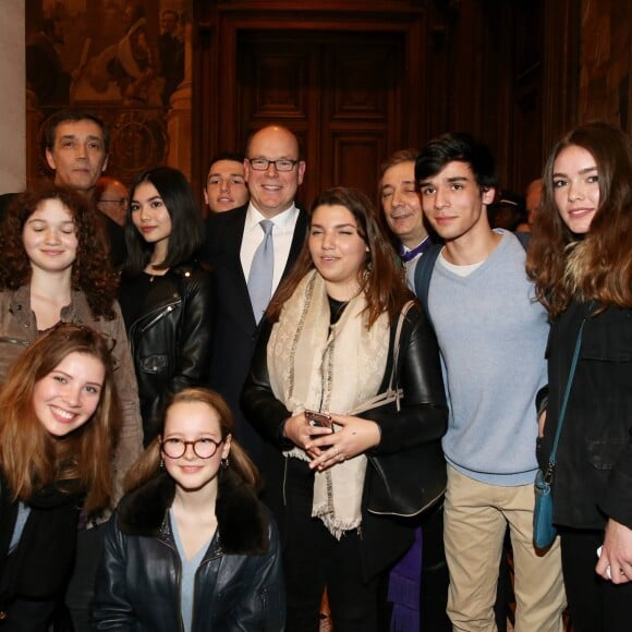 Exclusif - Le prince Albert II de Monaco s'est vu remettre le titre et les insignes de Docteur Honoris Causa dans le grand salon de la Sorbonne, sous l'égide de Jean Chambaz, président de l'université Pierre et Marie Curie à Paris, le 21 mars 2017, en reconnaissance de son engagement dans la lutte contre le réchauffement climatique et la préservation de l'environnement. © Dominique Jacovides/Bestimage