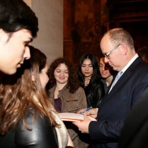 Exclusif - Le prince Albert II de Monaco s'est vu remettre le titre et les insignes de Docteur Honoris Causa dans le grand salon de la Sorbonne, sous l'égide de Jean Chambaz, président de l'université Pierre et Marie Curie à Paris, le 21 mars 2017, en reconnaissance de son engagement dans la lutte contre le réchauffement climatique et la préservation de l'environnement. © Dominique Jacovides/Bestimage