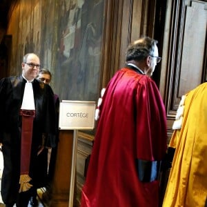 Exclusif - Le prince Albert II de Monaco s'est vu remettre le titre et les insignes de Docteur Honoris Causa dans le grand salon de la Sorbonne, sous l'égide de Jean Chambaz, président de l'université Pierre et Marie Curie à Paris, le 21 mars 2017, en reconnaissance de son engagement dans la lutte contre le réchauffement climatique et la préservation de l'environnement. © Dominique Jacovides/Bestimage