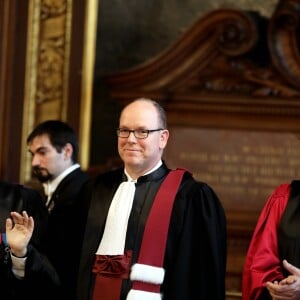 Exclusif - Le prince Albert II de Monaco s'est vu remettre le titre et les insignes de Docteur Honoris Causa dans le grand salon de la Sorbonne, sous l'égide de Jean Chambaz, président de l'université Pierre et Marie Curie à Paris, le 21 mars 2017, en reconnaissance de son engagement dans la lutte contre le réchauffement climatique et la préservation de l'environnement. © Dominique Jacovides/Bestimage