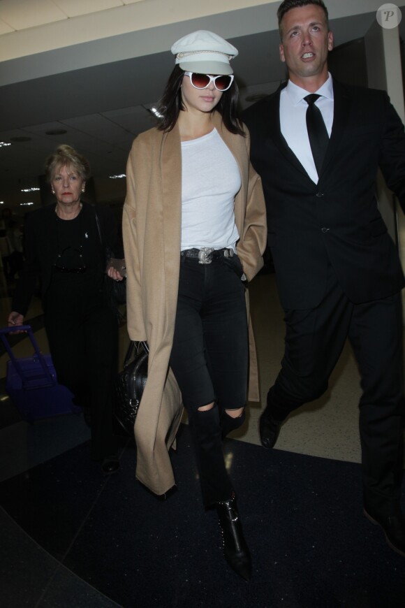 Kendall Jenner arrive à l'aéroport de LAX à Los Angeles, le 13 mars 2017