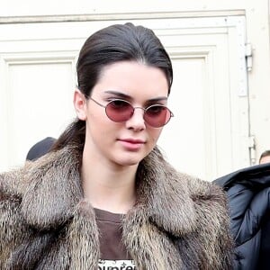 Kendall Jenner à la sortie du défilé de mode "Chanel" collection prêt-à-porter Automne-Hiver 2017/2018 au Grand Palais à Paris, France, le 7 mars 2017.