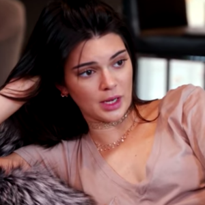 Kendall Jenner évoquant son harceleur dans l'épisode de "L'incroyable famille Kardashian" diffusé le 26 mars 2017