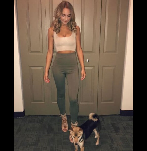 Hailie Scott Mathers pose avec son chien sur Instagram en mars 2017.