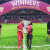 Kevin Gameiro célébrant avec sa femme Lina la victoire du FC Séville en Europa League en 2015, photo Instagram.