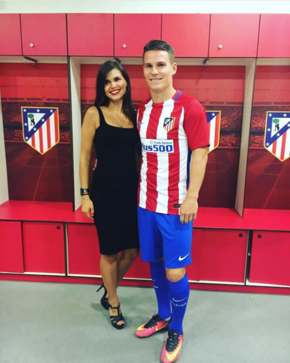 Kevin Gameiro avec sa femme Lina dans le vestiaire de l'Atletico Madrid après son arrivée au club, photo Instagram 2016.
