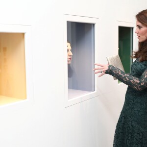 Kate Middleton, duchesse de Cambridge, lors de la soirée de bienfaisance annuelle de la National Portrait Gallery, à Londres le 28 mars 2017.