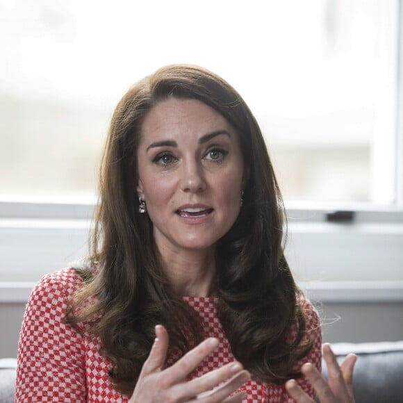 Kate Middleton, duchesse de Cambridge, assiste au lancement d'une série de film sur la santé mentale des femmes au Collège Royal des obstétriciens et des gynécologues à Londres, le 23 mars 2017.