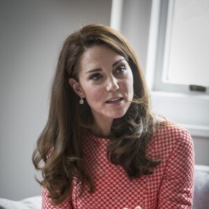 Kate Middleton, duchesse de Cambridge, assiste au lancement d'une série de film sur la santé mentale des femmes au Collège Royal des obstétriciens et des gynécologues à Londres, le 23 mars 2017.