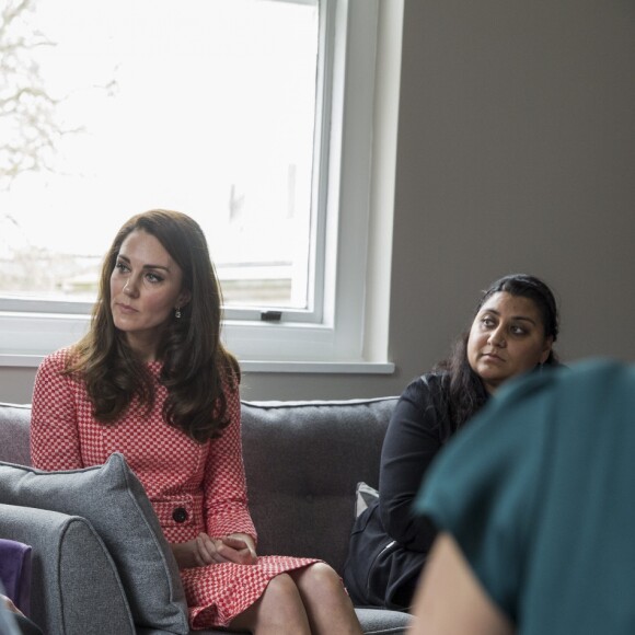 Kate Middleton, duchesse de Cambridge, assiste au lancement d'une série de film sur la santé mentale des femmes au Collège Royal des obstétriciens et des gynécologues à Londres, le 23 mars 2017.
