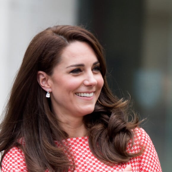 Kate Middleton, duchesse de Cambridge, assiste au lancement d'une série de film sur la santé mentale des femmes au Collège Royal des obstétriciens et des gynécologues à Londres, le 23 mars 2017.