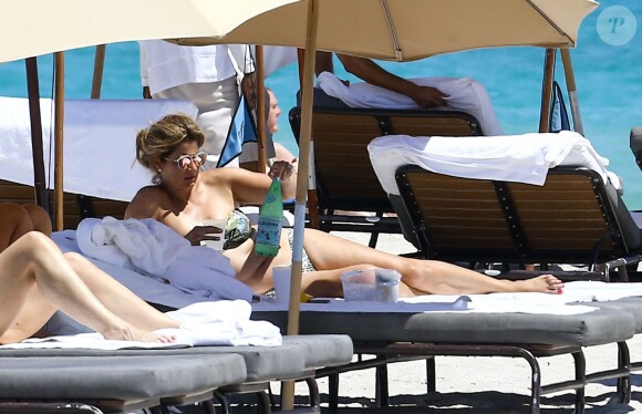 Roger Federer et sa femme Miroslava Vavrinec (Mirka) profitent d'une belle journée ensoleillée sur une plage à Miami, le 29 mars 2017.