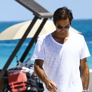 Roger Federer et sa femme Miroslava Vavrinec (Mirka) profitent d'une belle journée ensoleillée sur une plage à Miami, le 29 mars 2017.