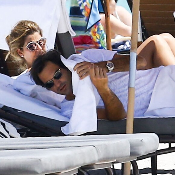 Roger Federer et sa femme Miroslava Vavrinec (Mirka) profitent d'une belle journée ensoleillée sur une plage à Miami, le 29 mars 2017.