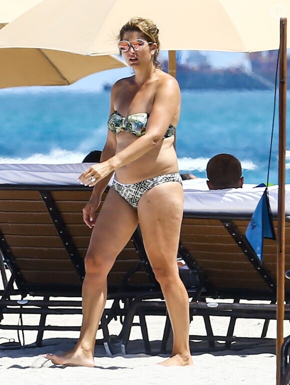 Roger Federer et sa femme Miroslava Vavrinec (Mirka) profitent d'une belle journée ensoleillée sur une plage à Miami, le 29 mars 2017.