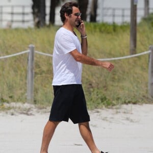 Roger Federer et sa femme Miroslava Vavrinec (Mirka) profitent d'une belle journée ensoleillée sur une plage à Miami, le 29 mars 2017.
