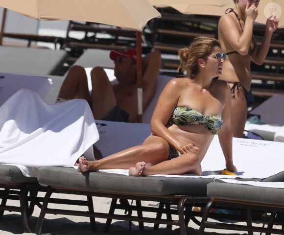 Roger Federer et sa femme Miroslava Vavrinec (Mirka) profitent d'une belle journée ensoleillée sur une plage à Miami, le 29 mars 2017.