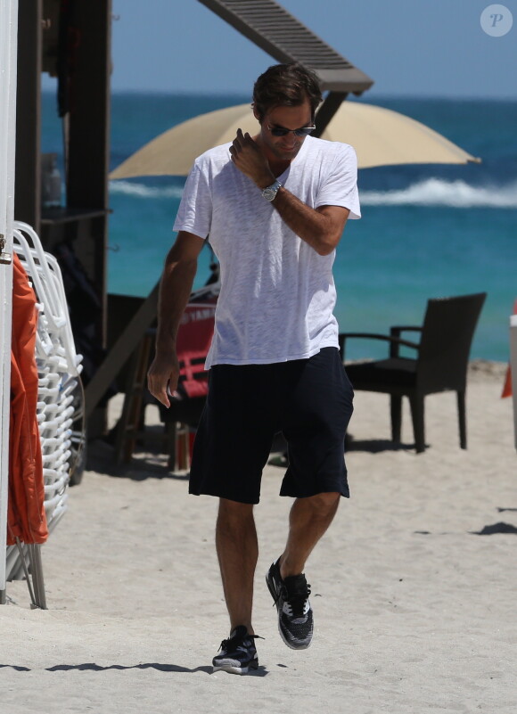 Roger Federer et sa femme Miroslava Vavrinec (Mirka) profitent d'une belle journée ensoleillée sur une plage à Miami, le 29 mars 2017.