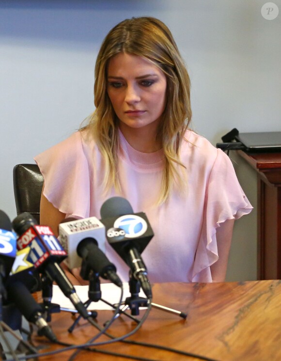 Conférence de presse de Mischa Barton et son avocate Lisa Bloom à Woodland Hills. Une sextape de Mischa Barton est propo­sée au plus offrant par un ex de l'actrice. L'avocate de la star a déjà fait savoir qu'elle comp­tait enta­mer des pour­suites contre cette « vengeance porno­gra­phique ». Le 15 mars 2017