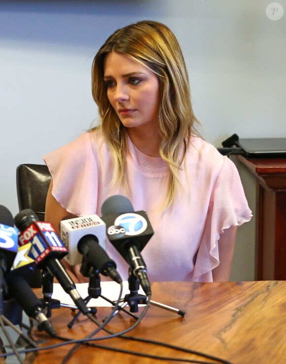 Conférence de presse de Mischa Barton et son avocate Lisa Bloom à Woodland Hills. Une sextape de Mischa Barton est propo­sée au plus offrant par un ex de l'actrice. L'avocate de la star a déjà fait savoir qu'elle comp­tait enta­mer des pour­suites contre cette « vengeance porno­gra­phique ». Le 15 mars 2017