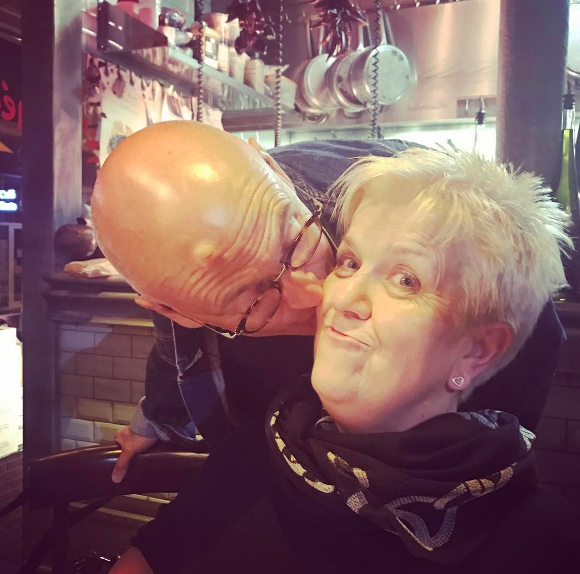 Mimi Mathy, après son opération du dos, avec son mari - Photo publiée sur Instagram le 31 mars 2017