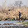 Laure Manaudou et Mike Horn dans À l'état sauvage (M6). Il sont partis dans la bande de Caprivi, en plein coeur de l'Afrique, dans la région du Zambeze entre la Namibie, le Botswana, la Zambie et l'Angola. 2017.