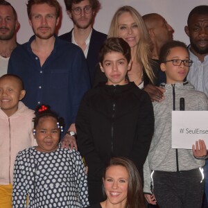 La productrice exécutive Lorie (Laure Pester), son compagnon Roby Schi­nasi et Tonya Kinzinger - Soirée de présentation du clip du collectif "Seul Ensemble" au profit de la Maison des parents de l'hôpital Margency au Cirque Phénix de Paris le 12 décembre 2016. © Giancarlo Gorassini / Bestimage12/12/2016 - Paris