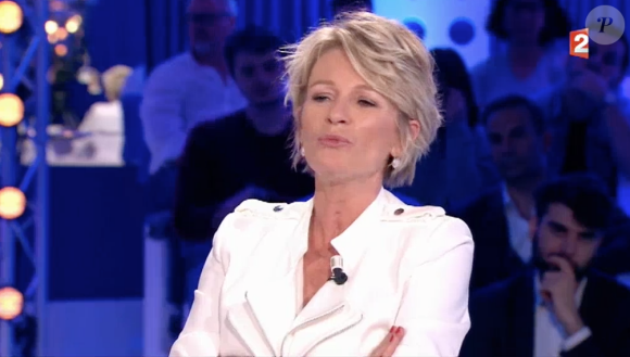 Sophie Davant dans l'émission "On n'est pas couché" sur France 2. Le 8 avril 2017.