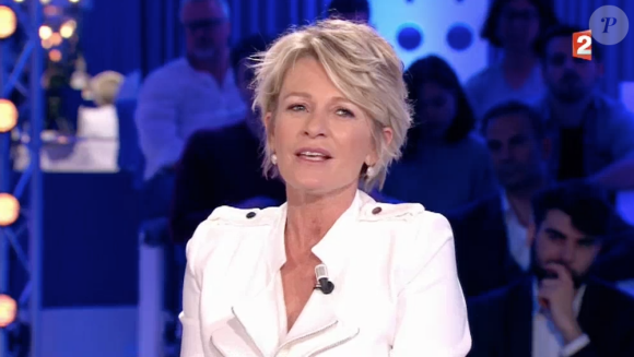 Sophie Davant dans l'émission "On n'est pas couché" sur France 2. Le 8 avril 2017.