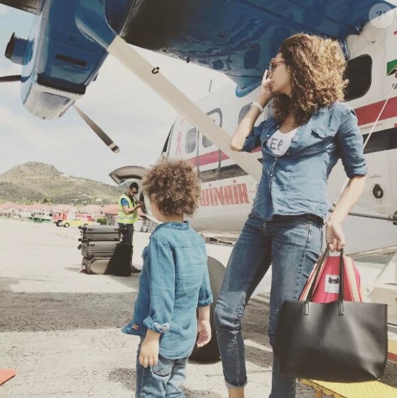 Chloé Mortaud et son fils Matis en vacances à Saint-Barthélemy. Avril 2017.
